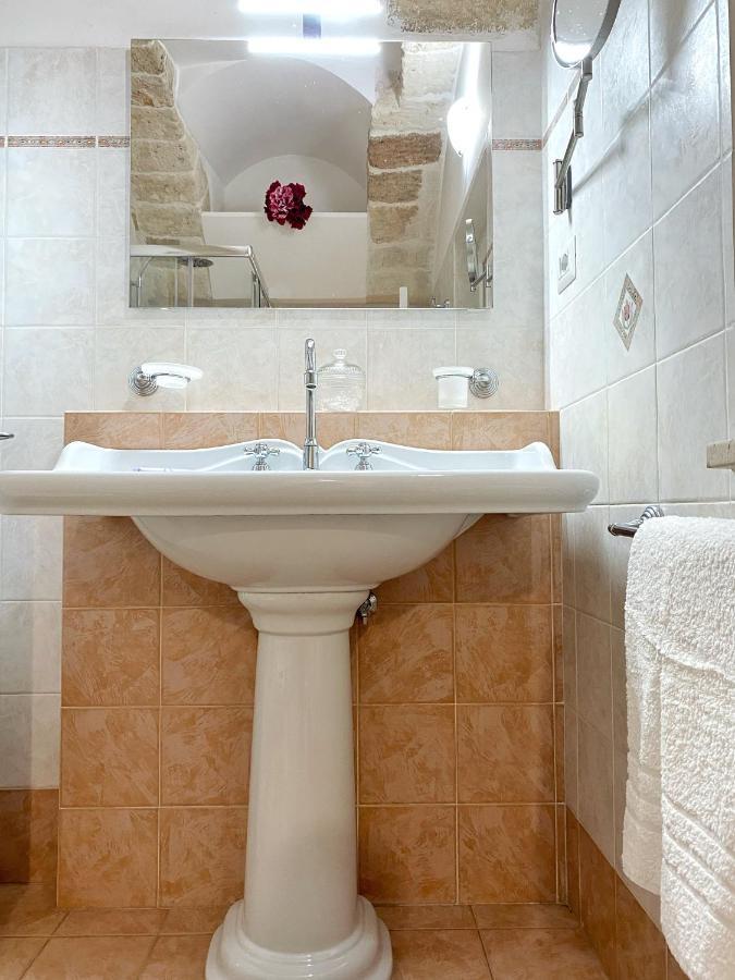 La Dimora Del Mercante - Puglia Mia Apartments Monopoli Bagian luar foto
