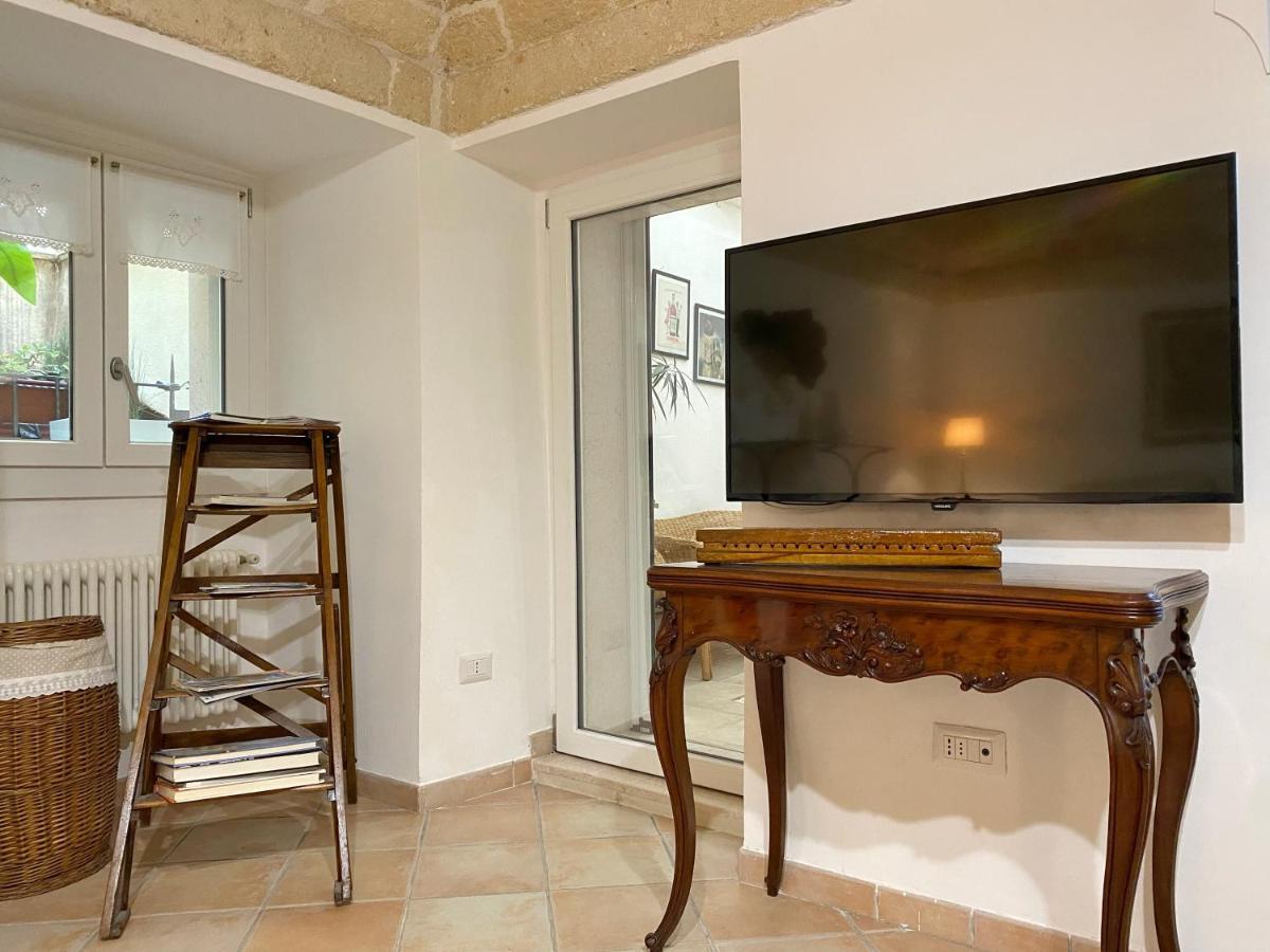 La Dimora Del Mercante - Puglia Mia Apartments Monopoli Bagian luar foto